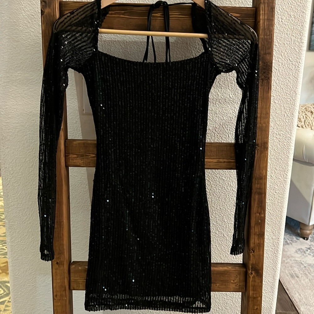 Lucy in the Sky black sequin bodycon mini dress XS. Worn once. EUC
